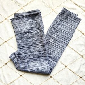 Athleta Black White Gray Print Leggings Medium PowerVita Fabric Yoga Workout‎